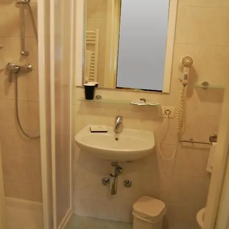 Chiara לינה וארוחת בוקר