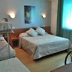 Chiara Oda ve Kahvaltı Lazise