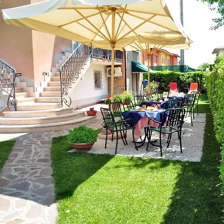 Oda ve Kahvaltı Chiara 4*