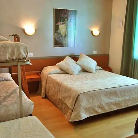 Chiara Oda ve Kahvaltı 4*