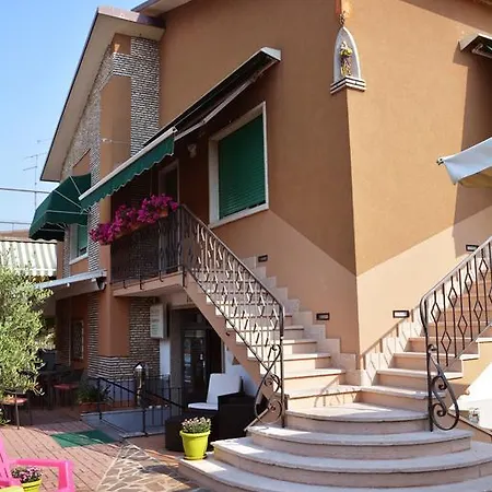 Oda ve Kahvaltı Chiara 4*